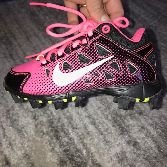 hot pink nike cleats